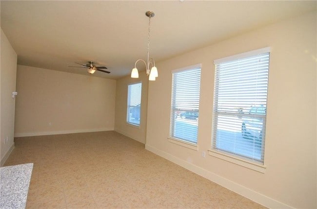 Building Photo - 2222 Creekside Ln
