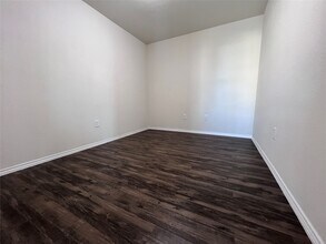 Building Photo - 25727 Pannier Pl