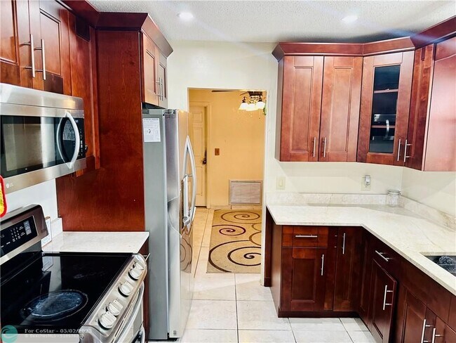 Foto del edificio - 6535 SW 8th Pl