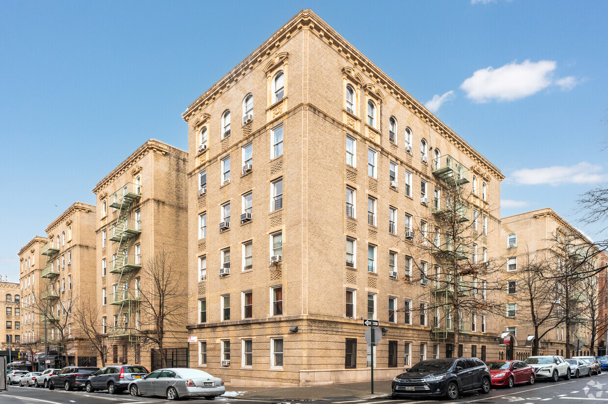 Fotografía del edificio - 811 Walton Ave