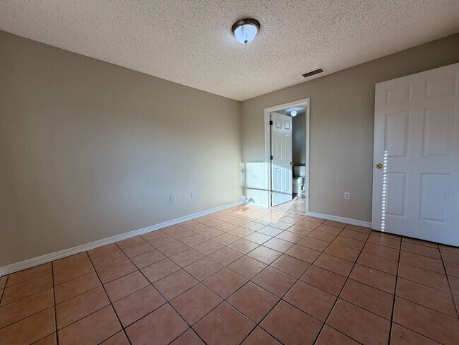 Foto del edificio - Mediterranean 3BR Villa with Water View | Resort-Style Living in Lake Marion Golf Resort