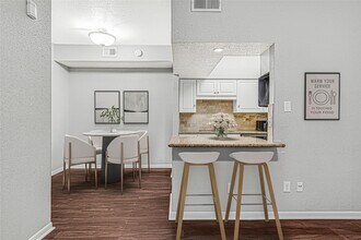 Building Photo - 2425 Augusta Dr