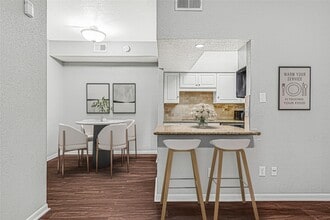 Building Photo - 2425 Augusta Dr