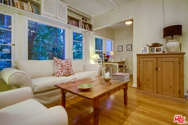 Foto del edificio - 340 N Oakhurst Dr