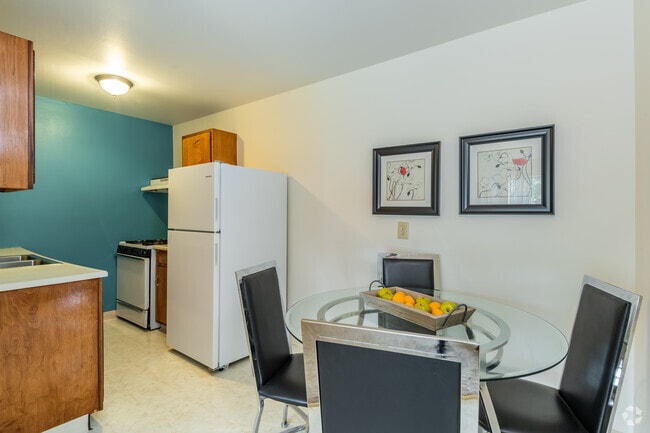 2 BR, 1 BA - 870SF - Morgan Grove