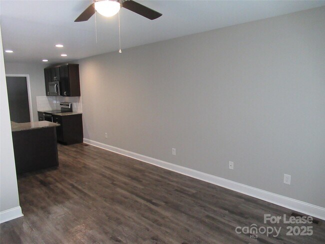 Foto del edificio - 604 Victory Grove Church Rd