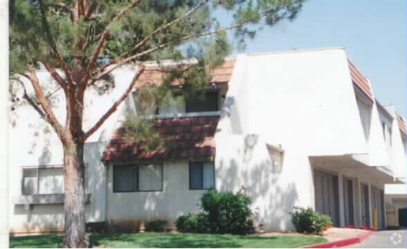 Primary Photo - 42-48 Dalton Ct