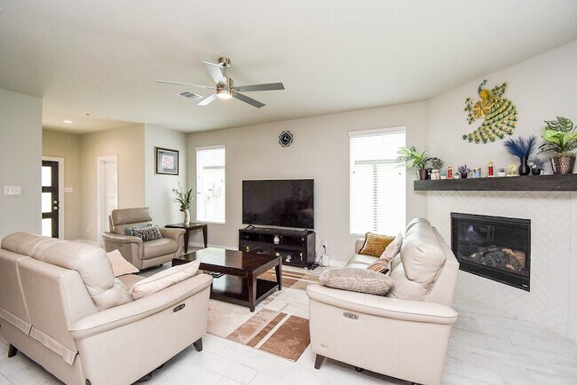 Foto del edificio - 2222 Emerald Diamond Ct