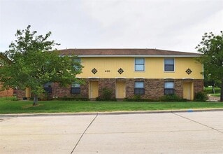 Building Photo - 400 Amber Ln