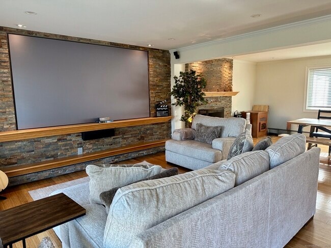 Building Photo - 72 Carson Ave