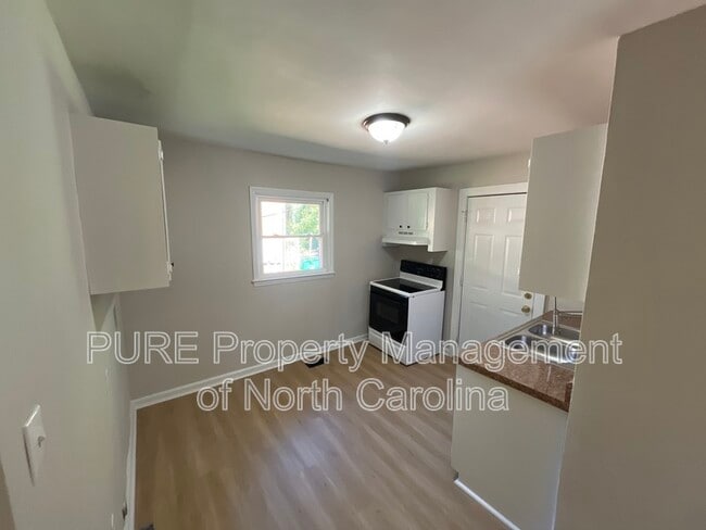 Building Photo - 1704 Newland Rd