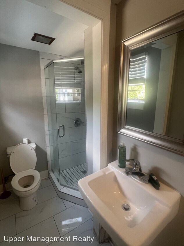 Building Photo - 5 br, 2 bath Apartment - 700 Broadway Stre...
