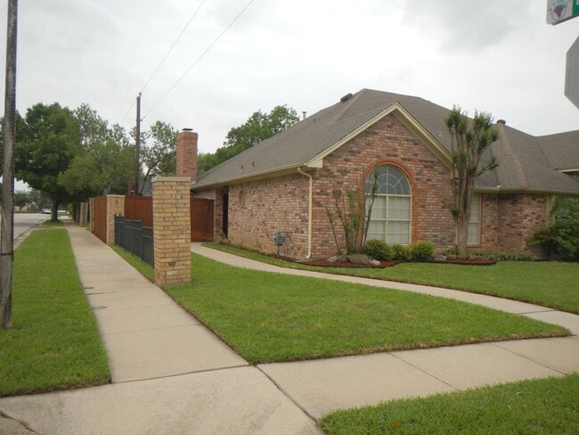 Building Photo - Amazing home - minutes from Grapevine Main...