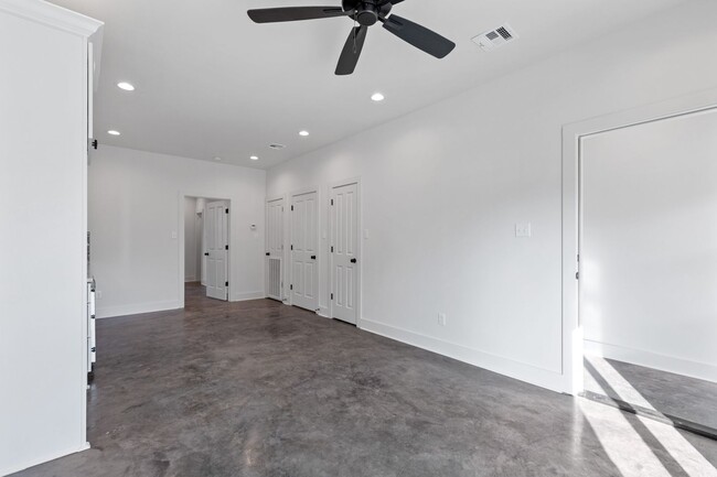 Building Photo - 104 Winged Elm Lane