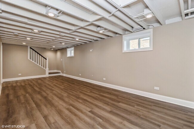 Foto del edificio - 7705 W Montrose Ave