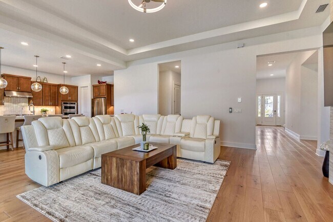 Foto del edificio - Resort-Style Furnished Lakefront Living in SilverLeaf | 100” Theater & Golf Cart Included