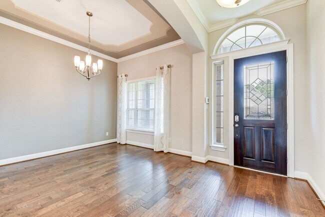 Building Photo - Exquisite 4-bedroom, 3.5-bathroom Home in ...