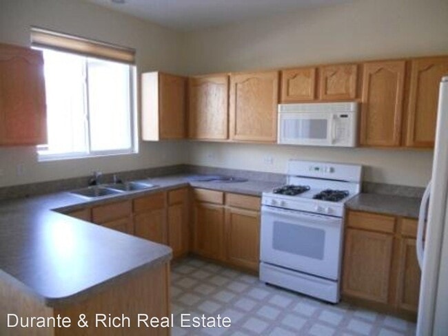 Building Photo - 2 br, 2.5 bath House - 1064 Chadwick Drive