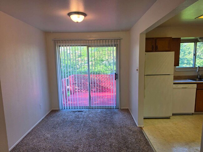 Foto del edificio - "Charming 3-Bed Retreat with Finished Basement & Cozy Fireplace in Aurora!"