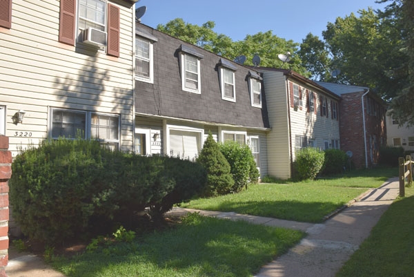 Primary Photo - 3220-3266 Southern Ave