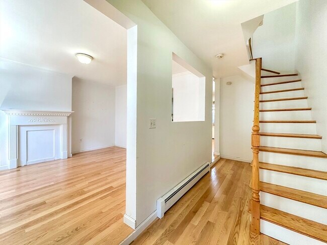 Foto del edificio - 244 Everett St
