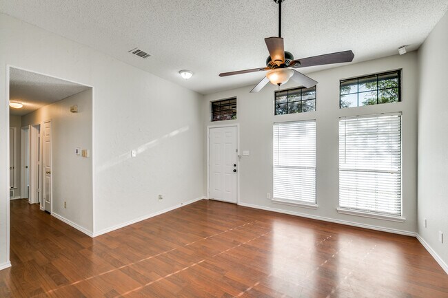 Building Photo - 7917 Vienna Dr
