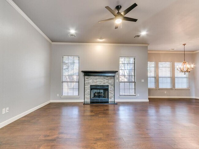 Foto del edificio - 17121 Kemble Ln