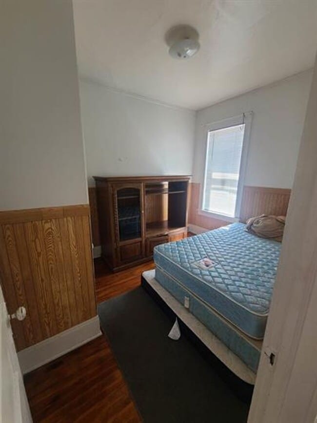 Building Photo - 1372 Merryman St