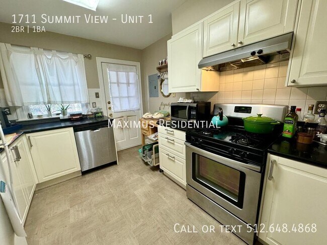 Foto del edificio - Well-Maintained 2/1 Awesome Location Close...