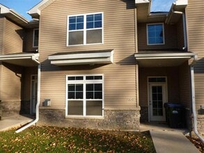 Building Photo - 1330 N Dodge St Ct