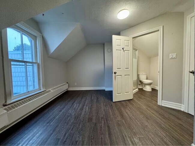 Photo du bâtiment - 3-8 Peel St Barrie Ontario L4M 3K8