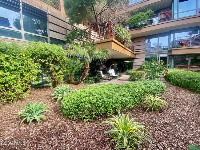 Building Photo - 7167 E Rancho Vista Dr