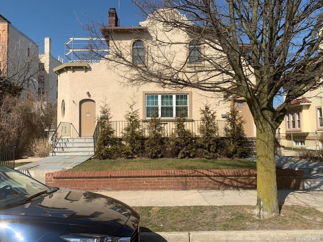121 E Walnut St, Long Beach, NY 11561 House Rental in Long Beach, NY