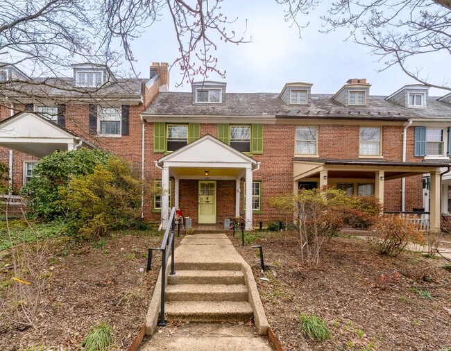 Oakenshawe 5-Bedroom, 2-Bathroom Home Close to Johns Hopkins - Oakenshawe 5-Bedroom, 2-Bathroom Home Close to Johns Hopkins