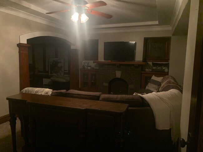 Family Room Pic 2 - 422 W Harrison Ave