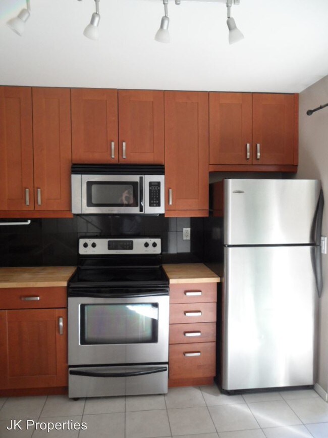 Building Photo - 2 br, 1 bath House - 6574 Bell Bluff Ave. #A