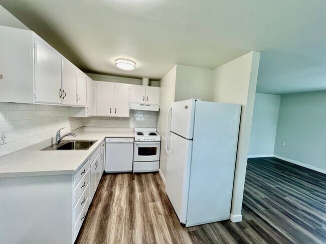 Building Photo - 515 16th Ave W, Kirkland WA 98033 - Tom/Be...