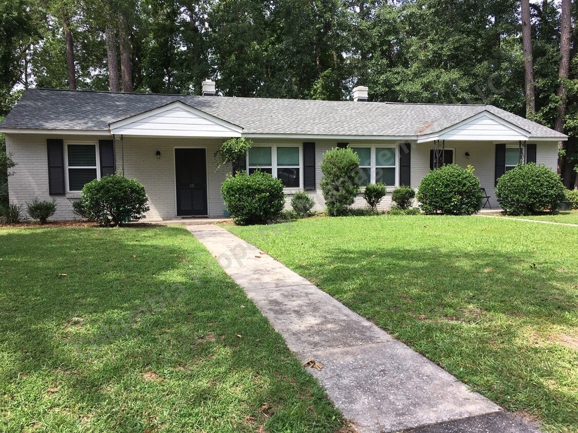 Primary Photo - 16 Lakeview Cir