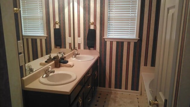 Foto del edificio - 813 SE Halstead Ct