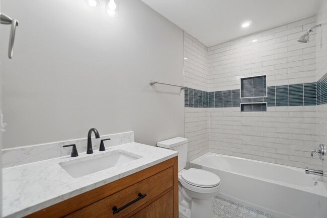 Building Photo - 930 Bond Ave