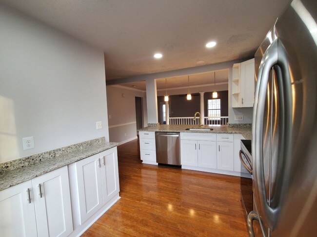 Building Photo - 211 Sterling Ct