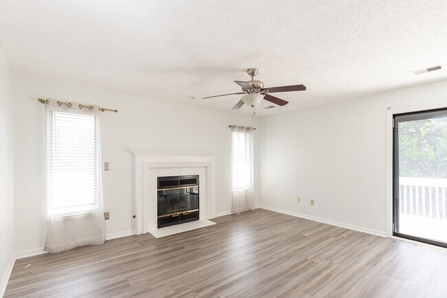 Building Photo - Shawnee Condo all redone close to Shops and Entertainment