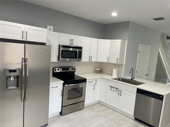 Foto del edificio - 1861 Salerno Cir