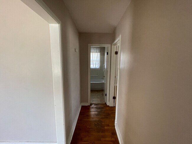 Foto del edificio - 2 bedroom unit across street from KSU Campus.