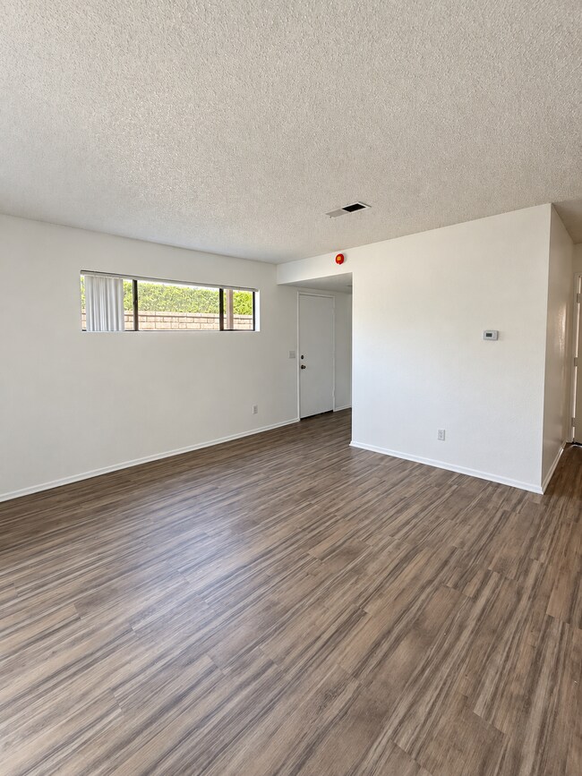 Foto del edificio - 8320 Vineyard Ave