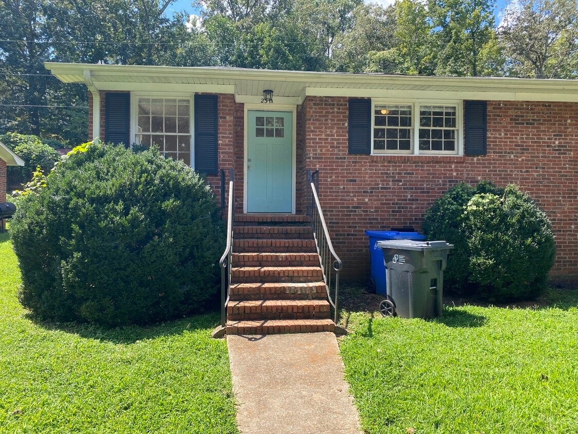 Primary Photo - 231 Berea Forest Cir
