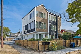 Building Photo - 718 NW 60th St