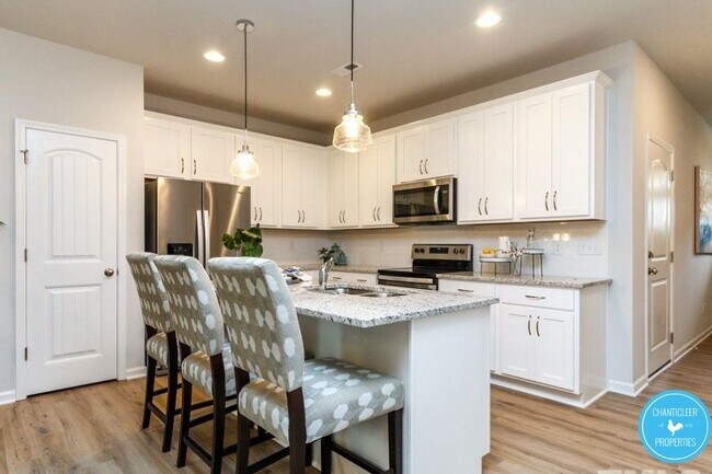 Building Photo - 3322 Tracer Dr