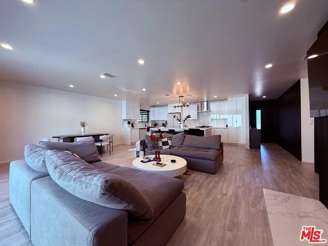 Foto del edificio - 16047 Bryant St