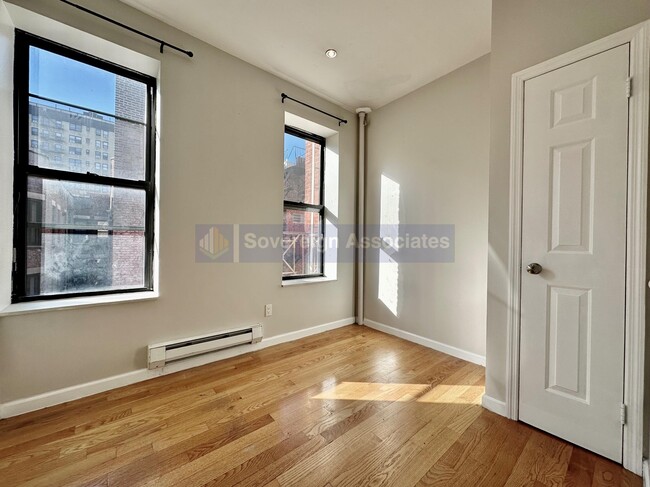 Foto del edificio - 216 W 108th St